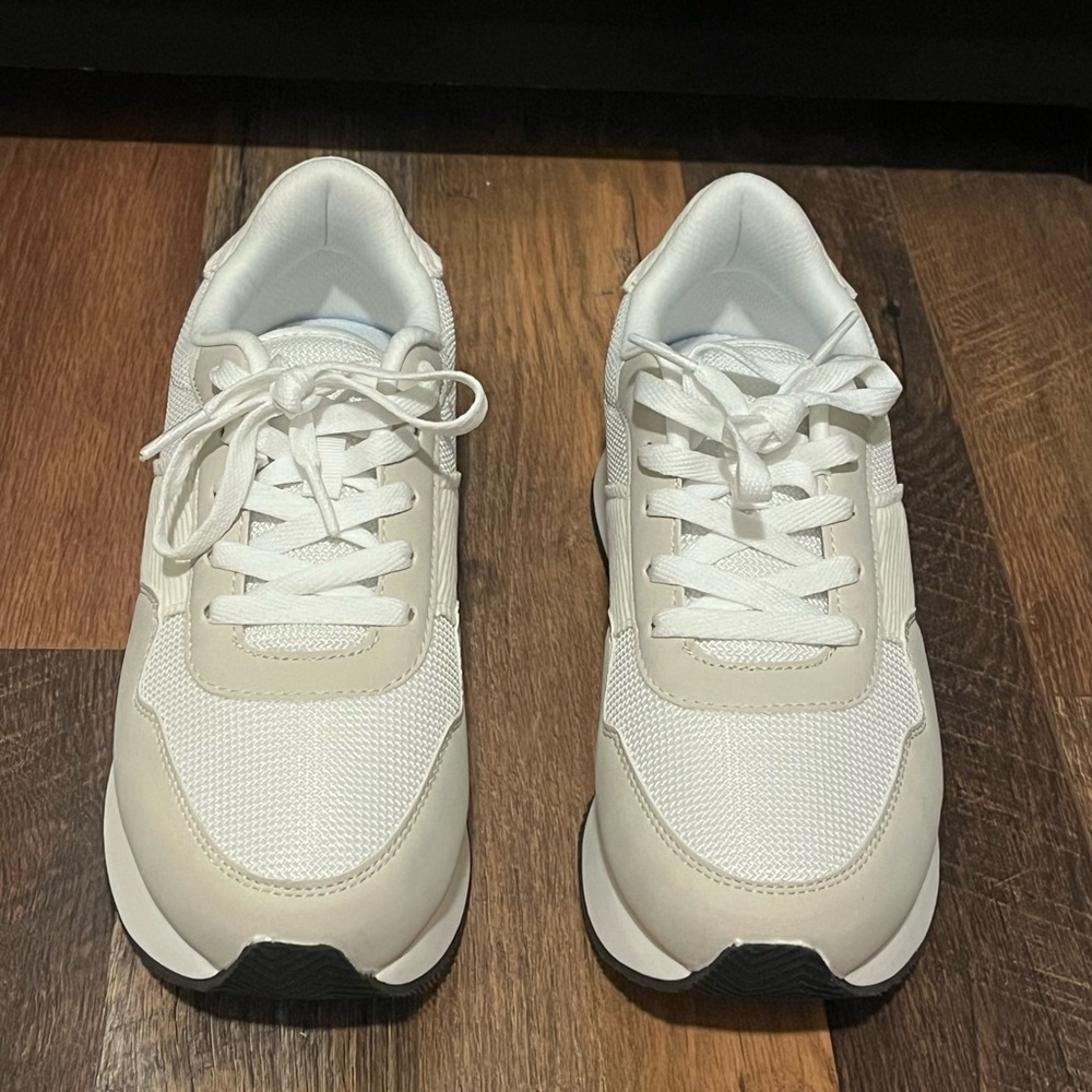 EUC WIDE Dream Pairs Comfy Women's Cream and White Sneakers - Picture 5 of 13
